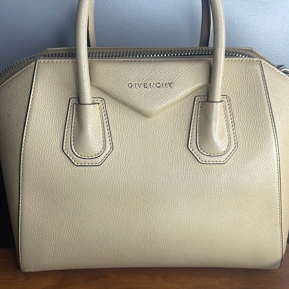 Want to get new colors for season change. Selling fall bags. - Picture 1 of 3